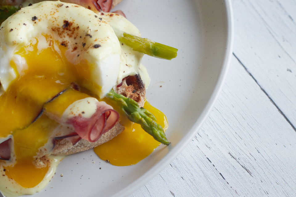 breakfast, eggs, plate, benedict, dish, food, ham, brunch, poached, muffin, hollandaise, meal, toast, bread, asparagus, vegetable, gourmet, eating, yolk