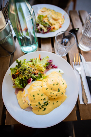 breakfast, eggs, plate, benedict, dish, food, brunch, poached, muffin, hollandaise, meal, toast, bread, vegetable, gourmet, eating, yolk, salad, greens, lettuce, creamy
